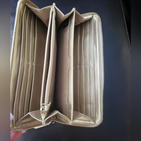 **SOLD**Coach signature zip around Wallet - Picture 3 of 9